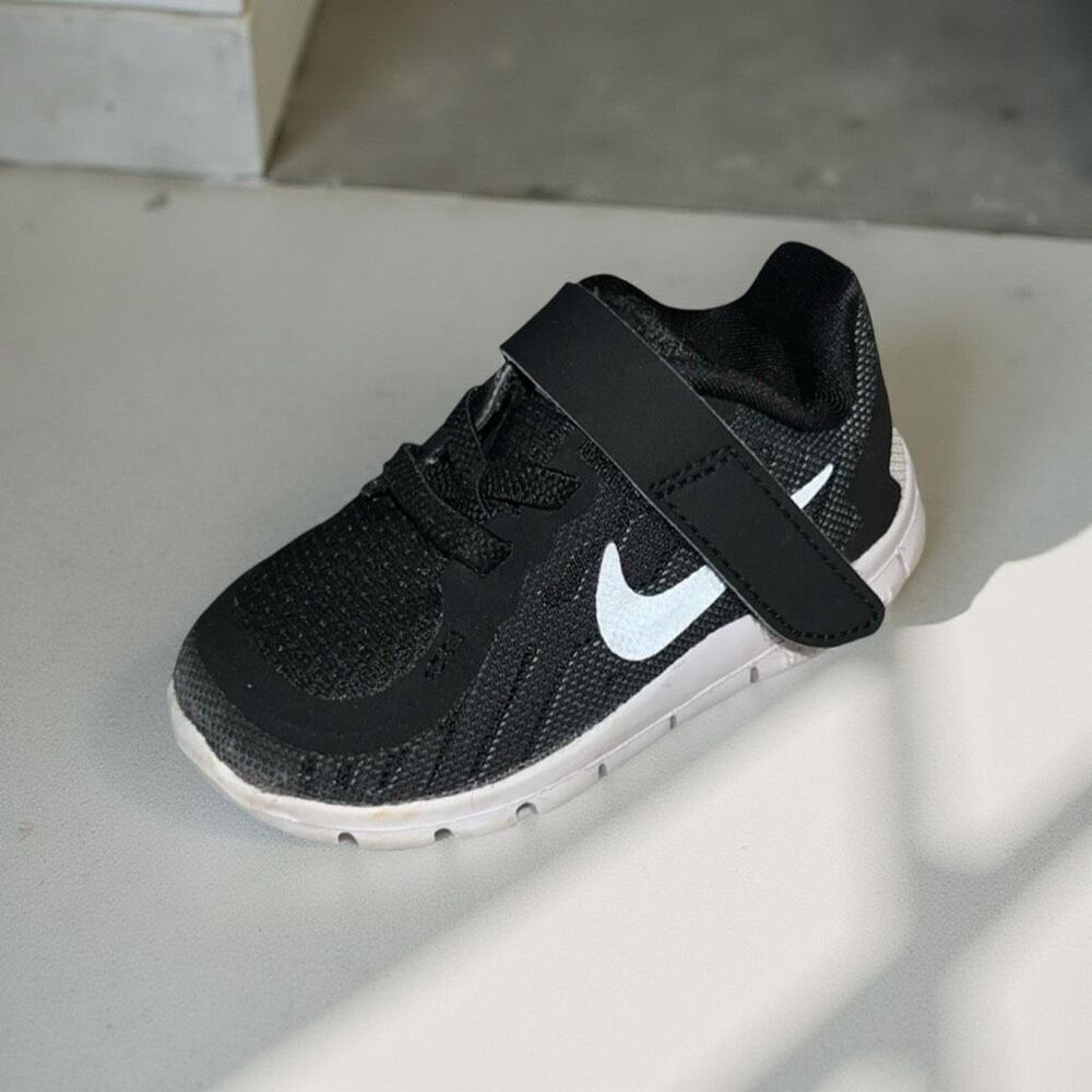 Baby Nike Free 5 Black White Sneakers Size 4 C